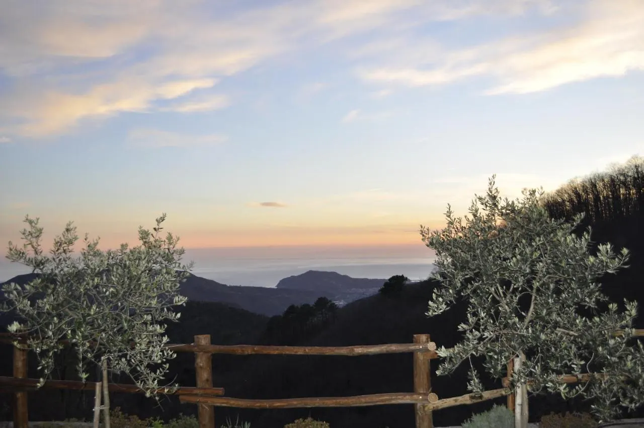 Bed And Breakfast Humus Sapiens Castiglione Chiavarese Farm stay